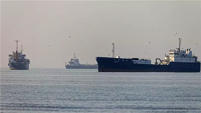 20 سفينة عبرت باب المندب و6 فقط مضيق هرمز وسط غموض محادثات واشنطن وطهران