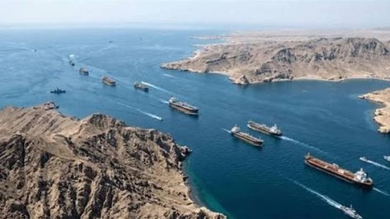 إيران تعلن استمرار مفاوضاتها مع عمان لتنظيم الملاحة في مضيق هرمز
