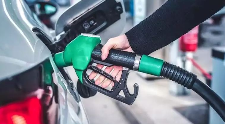 البيت الأبيض يستعد لتمديد إعفاء شحن النفط لخفض أسعار البنزين
