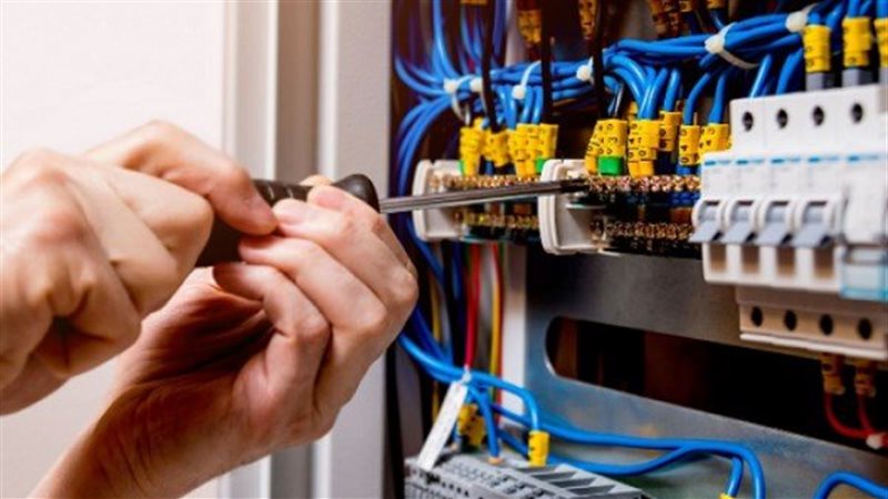مصادر بالكهرباء تحذر من مخاطر سرقات التيار والوصلات العشوائية على الشبكة والمواطنين