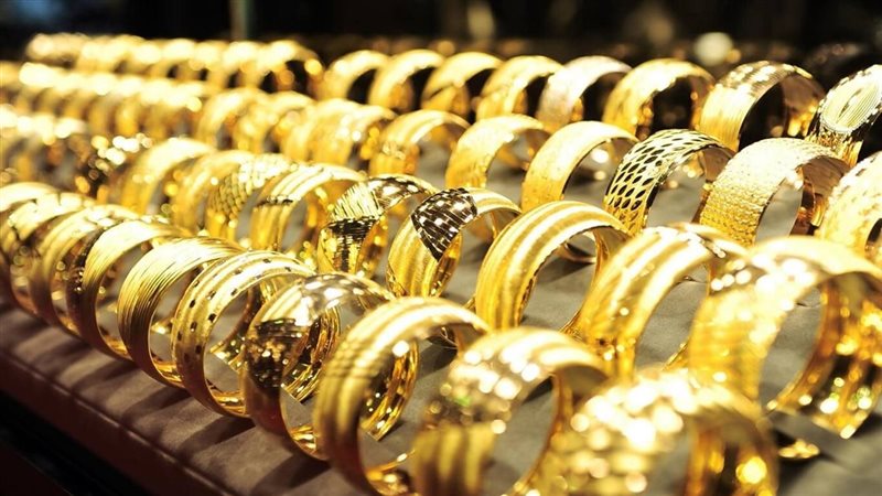 الذهب يسجل أعلى مستوى في شهر بدعم تراجع الدولار والنفط