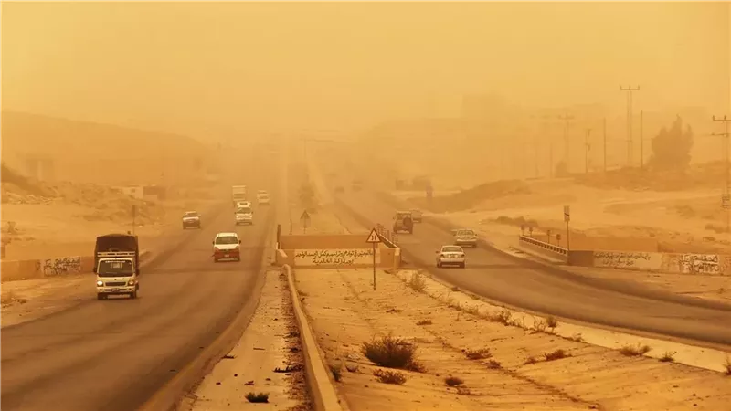 الأرصاد: أمطار خفيفة ورياح مثيرة للرمال على مناطق غدًا الخميس