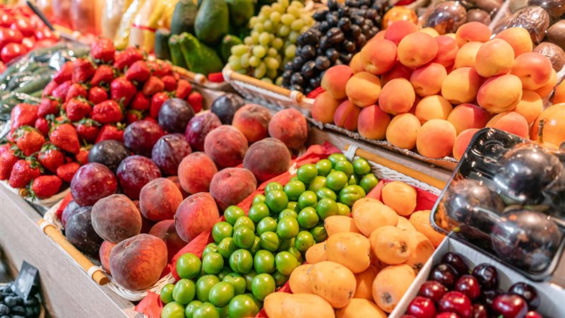 أسعار الفاكهة بسوق العبور اليوم الخميس.. ارتفاع البلح البارحي وتراجع العنب والكمثرى الخشابي
