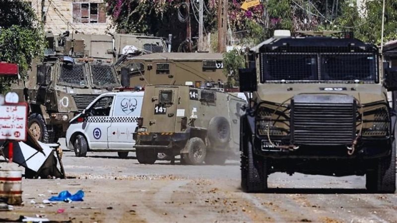 الاحتلال يهدم منشآت تجارية قرب حاجز قلنديا ويقتحم المخيم شمال القدس