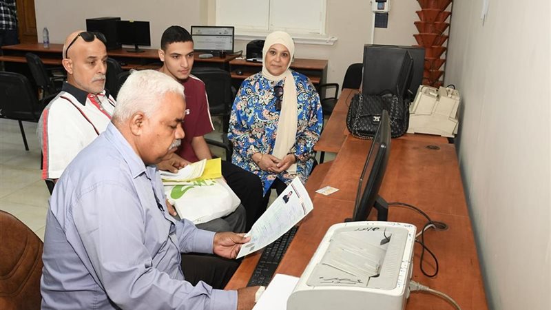 توقعات بتراوح الحد الأدنى لاقتصاد وعلوم سياسية القاهرة بين 284 و286 درجة