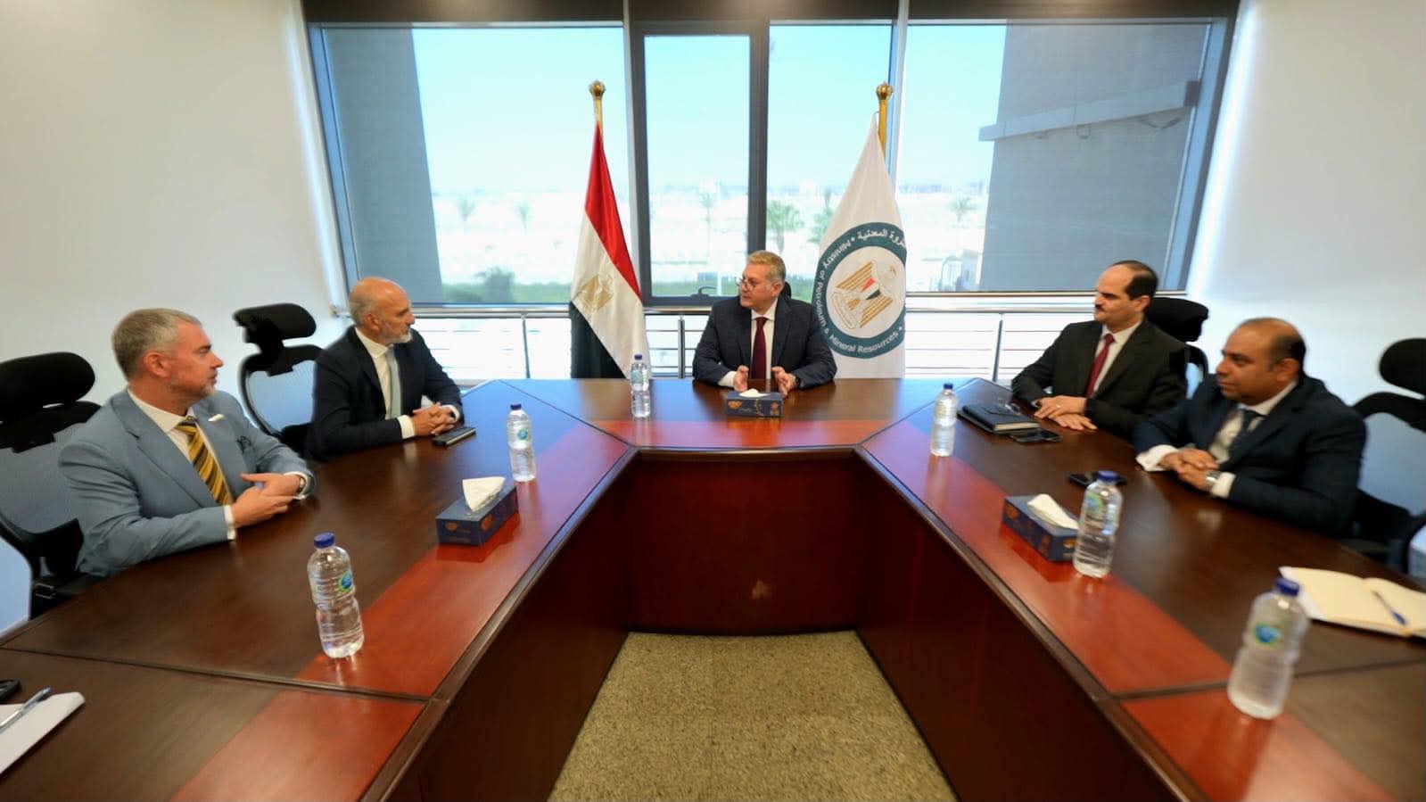 وزير البترول يبحث تنفيذ ربط اكتشافات إكسون موبيل في قبرص بالبنية التحتية المصرية