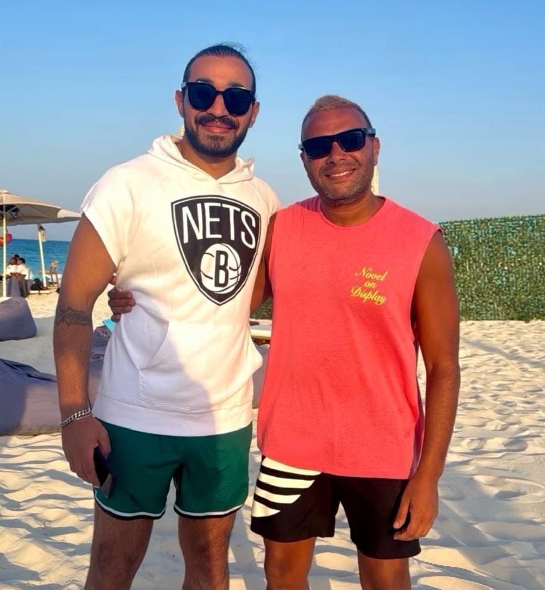 رامي صبري وأحمد بتشان في أجواء صيفية على الشاطئ

