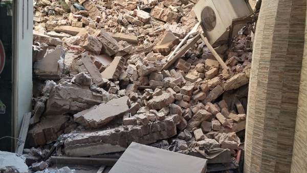 انهيار منزل من 3 طوابق خالٍ من السكان في المندرة قبلي بالإسكندرية