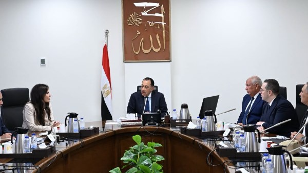 مدبولي يتابع مشروعات الساحل الشمالي الغربي وتقنين الأراضي في مطروح