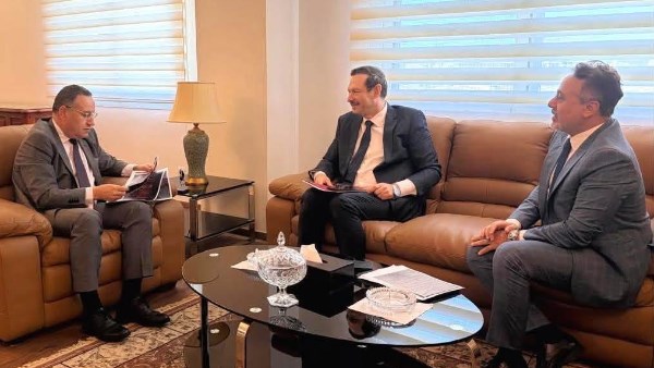 قنصوة يتابع خطط تطوير المسرح الجامعي وافتتاح «مسرح مصر»