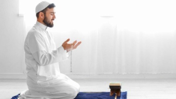 دار الإفتاء توضح كيفية صلاة الحاجة ودعاءها