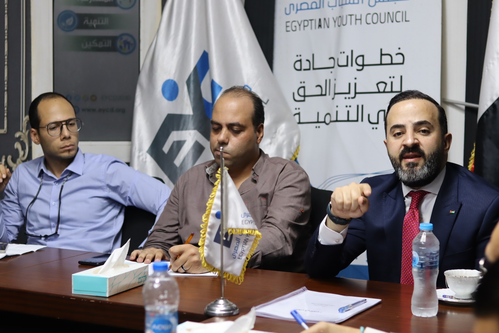 مجلس الشباب المصري يستضيف الخبير القانوني الأردني مهند أبو طربوش ويفتح ملف إدارة الجماهير وشغب الملاعب