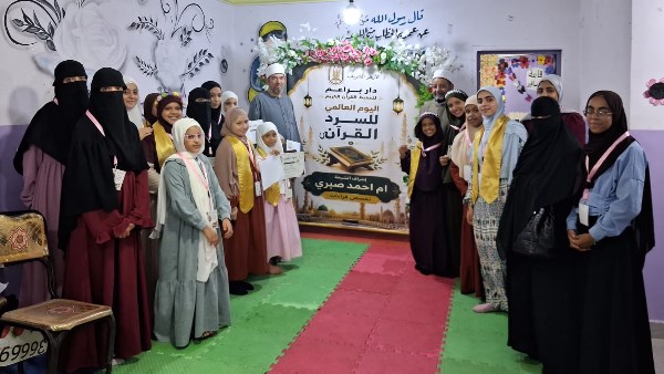 مصطفى محمود صلاح وحنين عبد الرحمن يختمان سرد القرآن كاملًا في 6 ساعات بالسويس