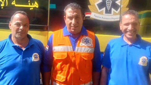 طفل يبلغ 13 عامًا ينقذ والده بعد إصابته بسكتة دماغية على الطريق الصحراوي الشرقي ببني سويف