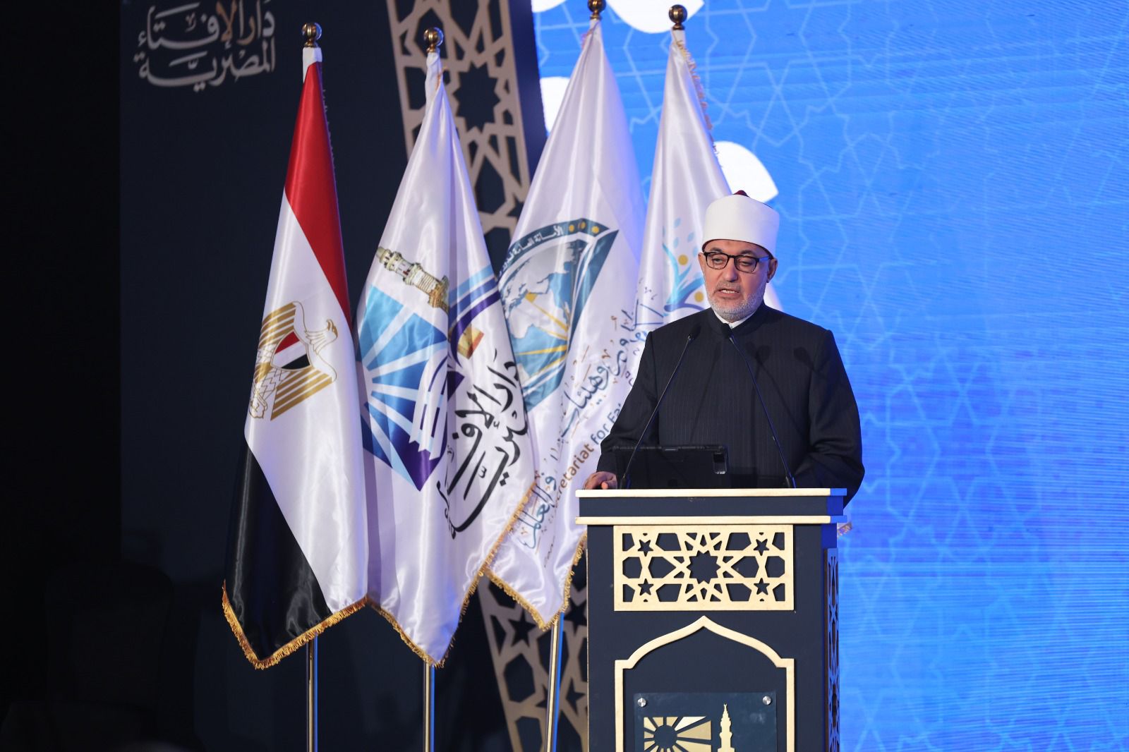 مفتي الجمهوريةِ: الدولة أدركتْ مبكرًا خطورةَ تحدياتِ الأسرةَ ووجهت بحسم لصياغةِ قوانينِ الأحوالِ الشخصيةِ