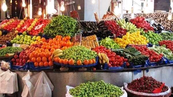 تراجع أسعار التفاح والموز والبطيخ.. وارتفاع العنب المستورد والخوخ