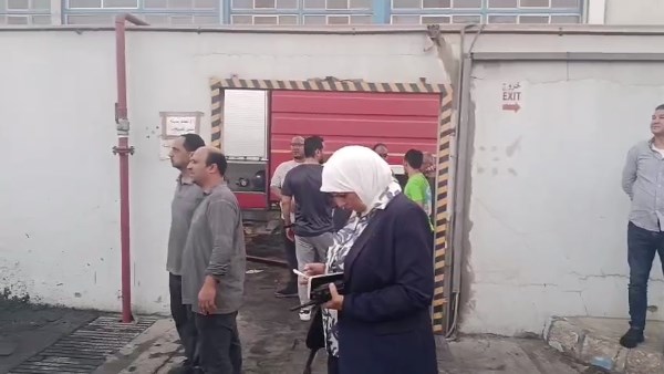 السيطرة على حريق ساحة كرتون بمصنع في العبور وامتداده إلى مصنع ملابس مجاور