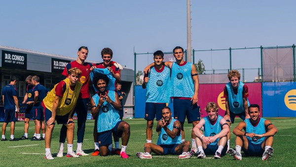 برشلونة يواجه فالنسيا في ميستايا بحثًا عن صدارة الدوري الإسباني
