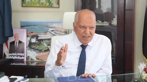 نقابة المعلمين تطالب بضوابط لزيارات المدارس بعد واقعة محافظ القليوبية