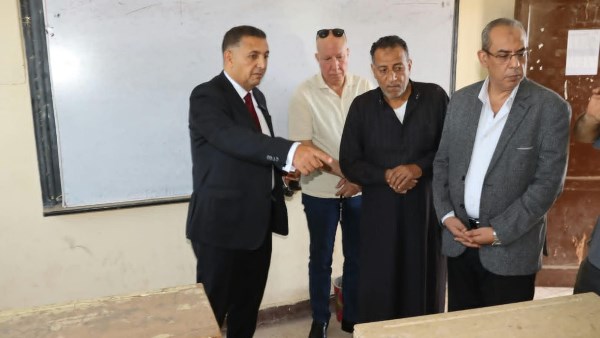 استبعاد مدير ووكيل إدارة كفر شكر التعليمية عقب واقعة «الجلابية»