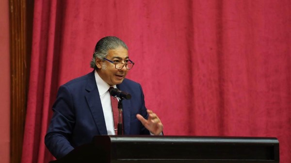 جامعة الأزهر تكرم المستشار سامح عبد الحكم في احتفالية لدعم ذوي الهمم