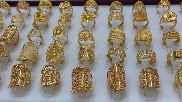 الذهب يتراجع في مصر وعيار 21 يسجل 6295 جنيهًا