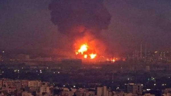 انفجارات مجهولة المصدر تهز مدينة سيريك جنوب إيران