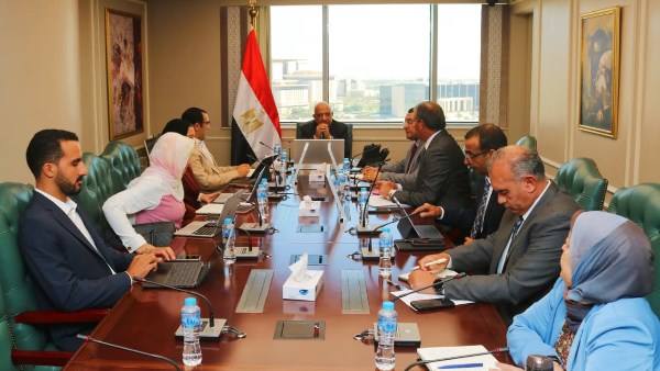 وزير الكهرباء يتابع ضوابط التحرير التدريجي لسوق الكهرباء