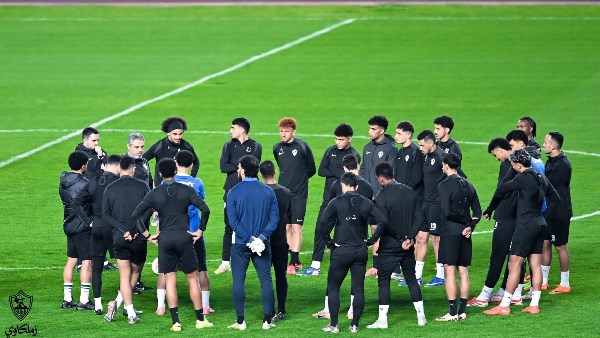 ناقد رياضي: 4 قضايا قد تهدد الزمالك بإيقاف القيد بينها مستحقات شيكو بانزا