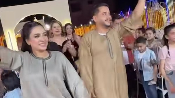 بالفيديو.. عروس تحتفل بخطوبتها بالجلابية الصعيدي والمزمار البلدي في سوهاج