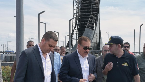 محافظ بورسعيد يتابع إخماد حريق ميدان الساعة ويوجه بتطويره ورفع كفاءته