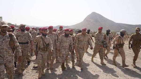 القوات المسلحة اليمنية تحذر المدنيين من 19 طريقًا في تعز تستخدمها مليشيا الحوثي
