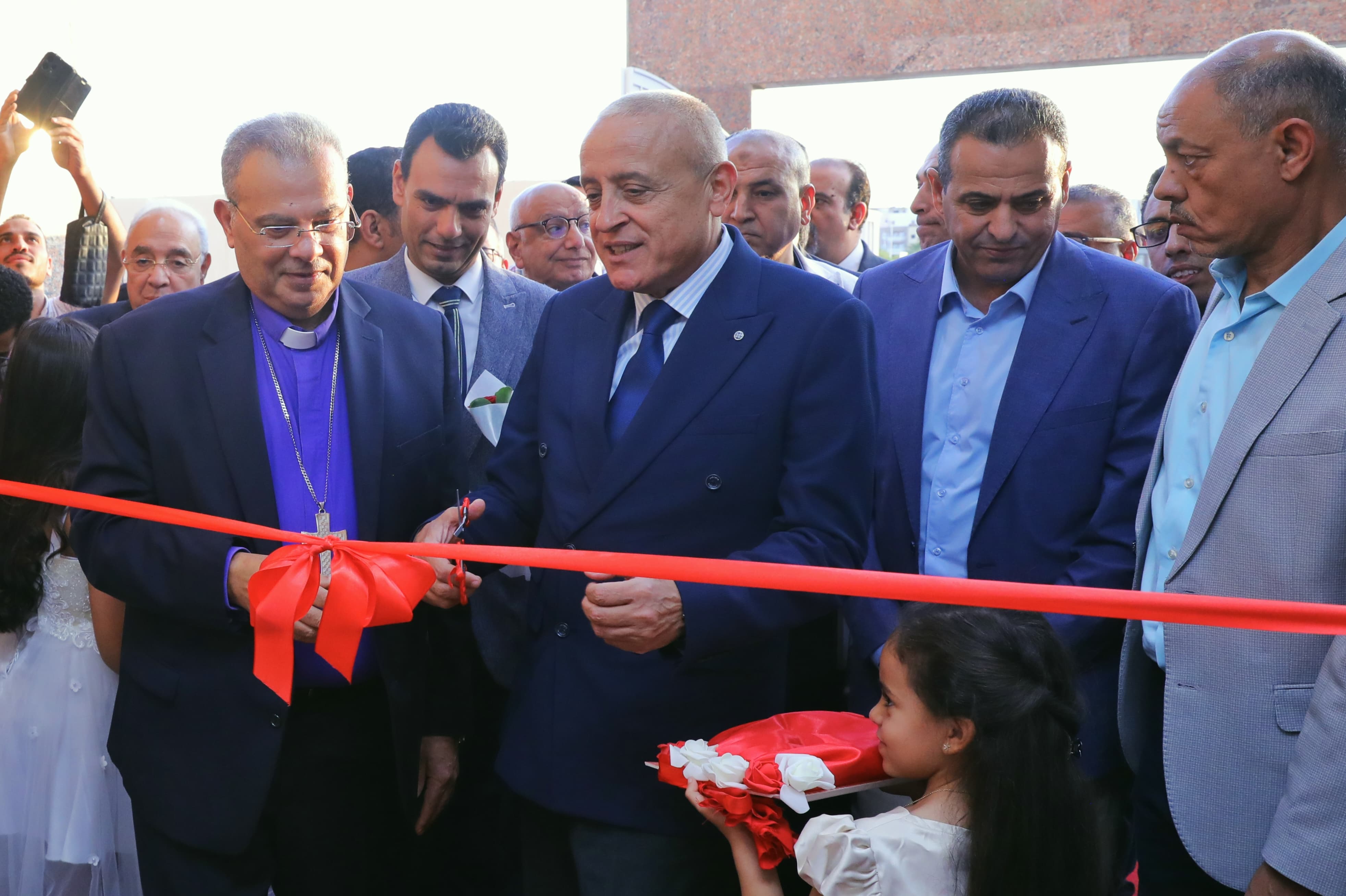 رئيس الطائفة الإنجيلية يختتم جولته الرعوية بالأقصر بافتتاح الكنيسة الإنجيلية بطيبة الجديدة بحضور المحافظ