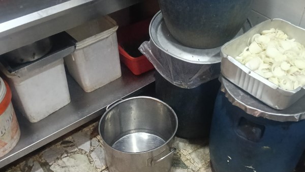 غلق وتشميع مطعم وفروعه الثلاثة بالإسكندرية بعد رصد مخالفات وبلاغات اشتباه تسمم