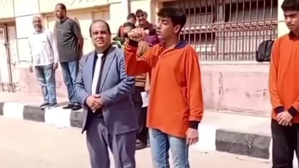 طلاب صلاح سالم الثانوية بالبحيرة يحيون ذكرى أكتوبر بعرض غنائي