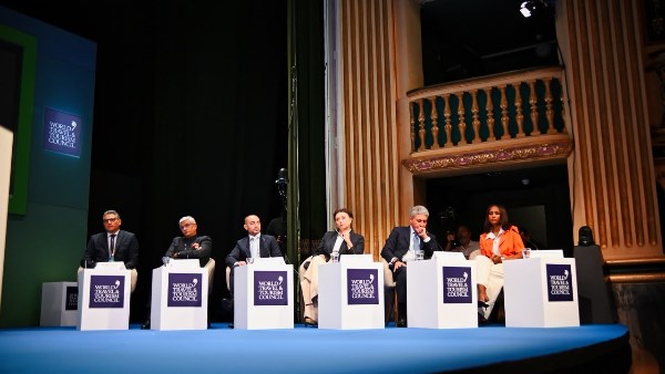 وزير السياحة يطالب بضوابط دولية واضحة لتطبيق مفهوم السفر السلس