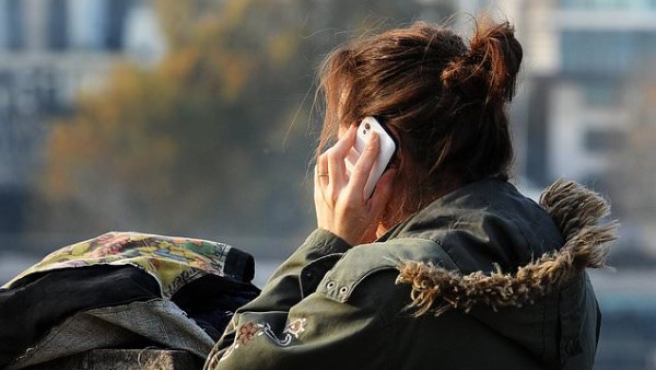 مكالمات آلية مشبوهة تستهدف ملايين البريطانيين بعروض وظائف وهمية عبر واتساب