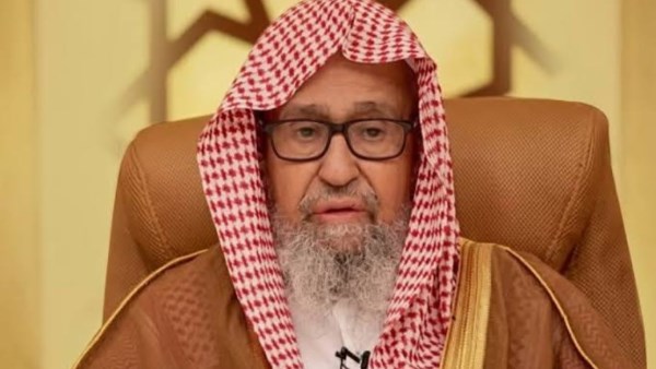 مفتي السعودية يدعو القوات إلى الاستعداد للتضحية في مواجهة الحوثيين