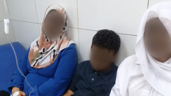 اشتباه تسمم غذائي ينقل أمًا وطفليها إلى مستشفى الشفاء بالفيوم