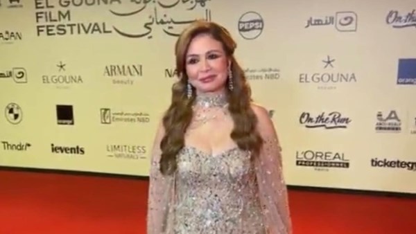 إلهام شاهين تنتقد الاستعانة باللجان الإلكترونية في مواقع التواصل