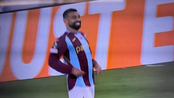 النجيل الصناعي يعيد التساؤلات حول مشاركة محمد صلاح مع طرابزون وإراحته من منتخب مصر