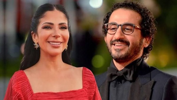 أحمد حلمي يمازح منى زكي بعد تكريمها في مهرجان الجونة: «بيعي الكنبة يا منى»