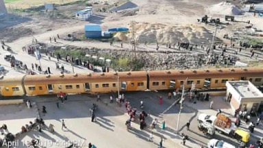 بالصور.. إصابة العشرات إثر انحراف قطار بكفر الشيخ عن مساره
