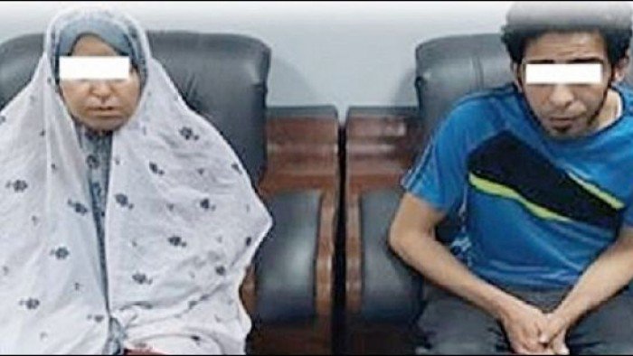 القبض على رجل وزوجته صورا المدير في أوضاع مخله لإبتزازة في المرج