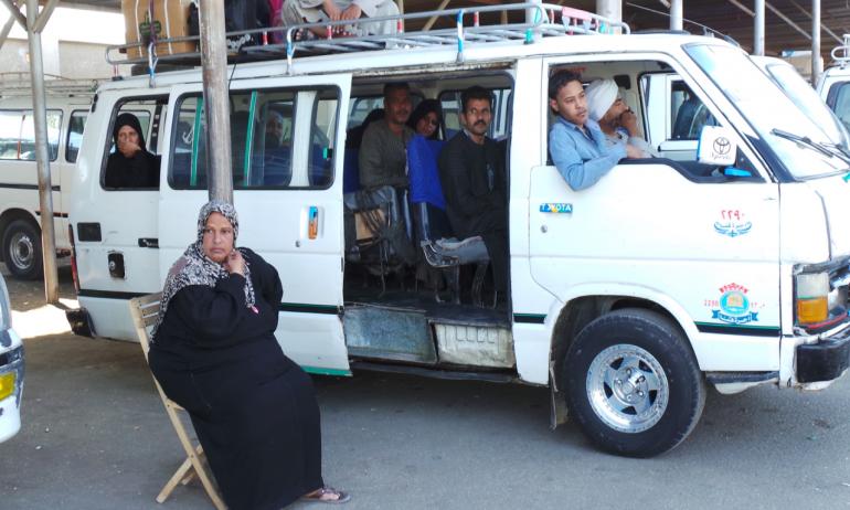 تعرف على عقوبة تحميل عدد ركاب زائد فى السيارات الأجرة بقانون المرور الجديد