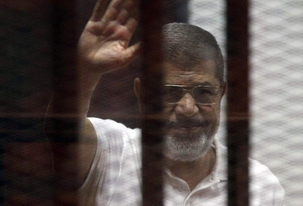 وفاة الرئيس الأسبق محمد مرسي أثناء محاكمته بتهمة التخابر مع قطر