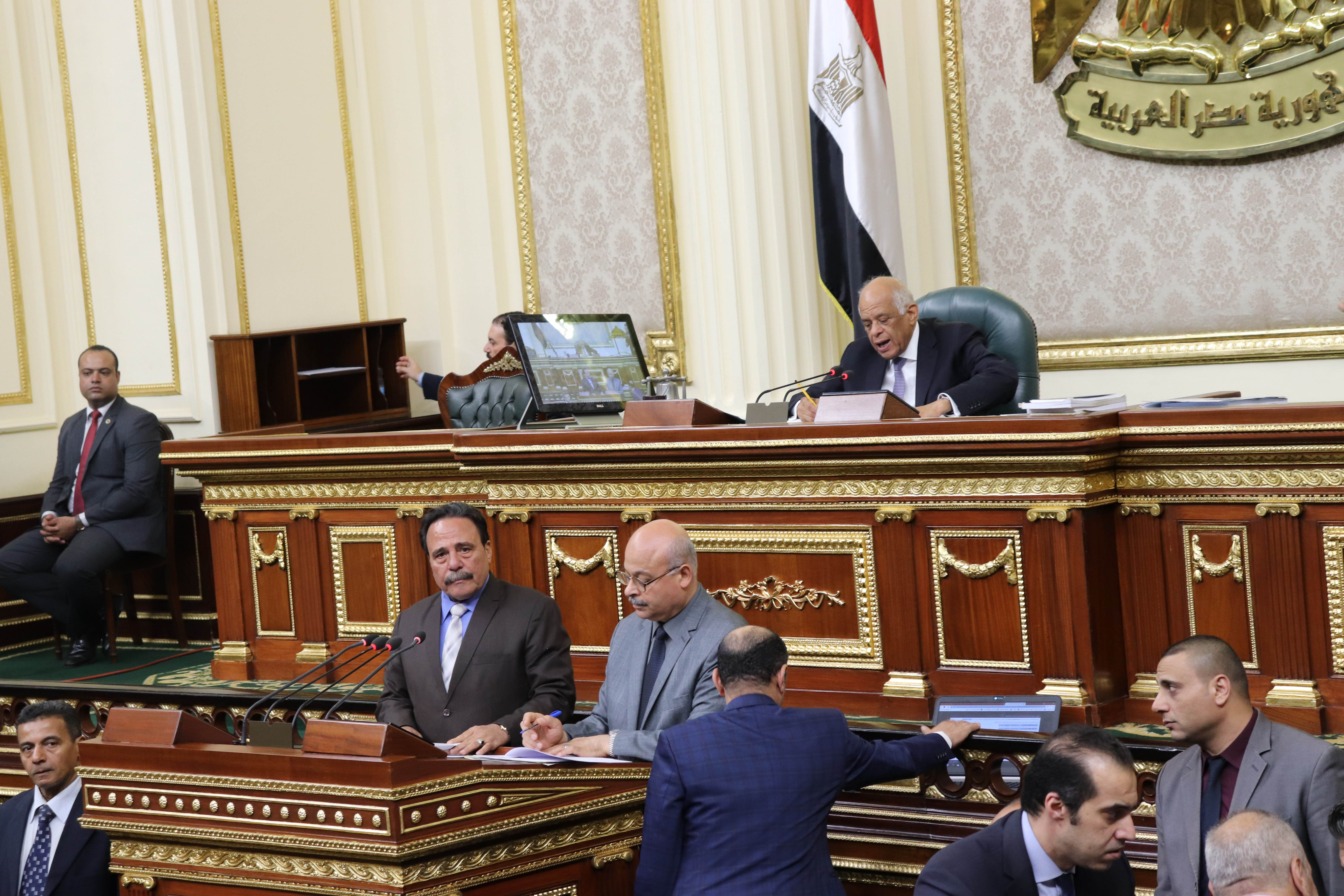 رئيس النواب يطالب الحكومة بحسم أزمات عمال التشجير ومعلمي الحصة