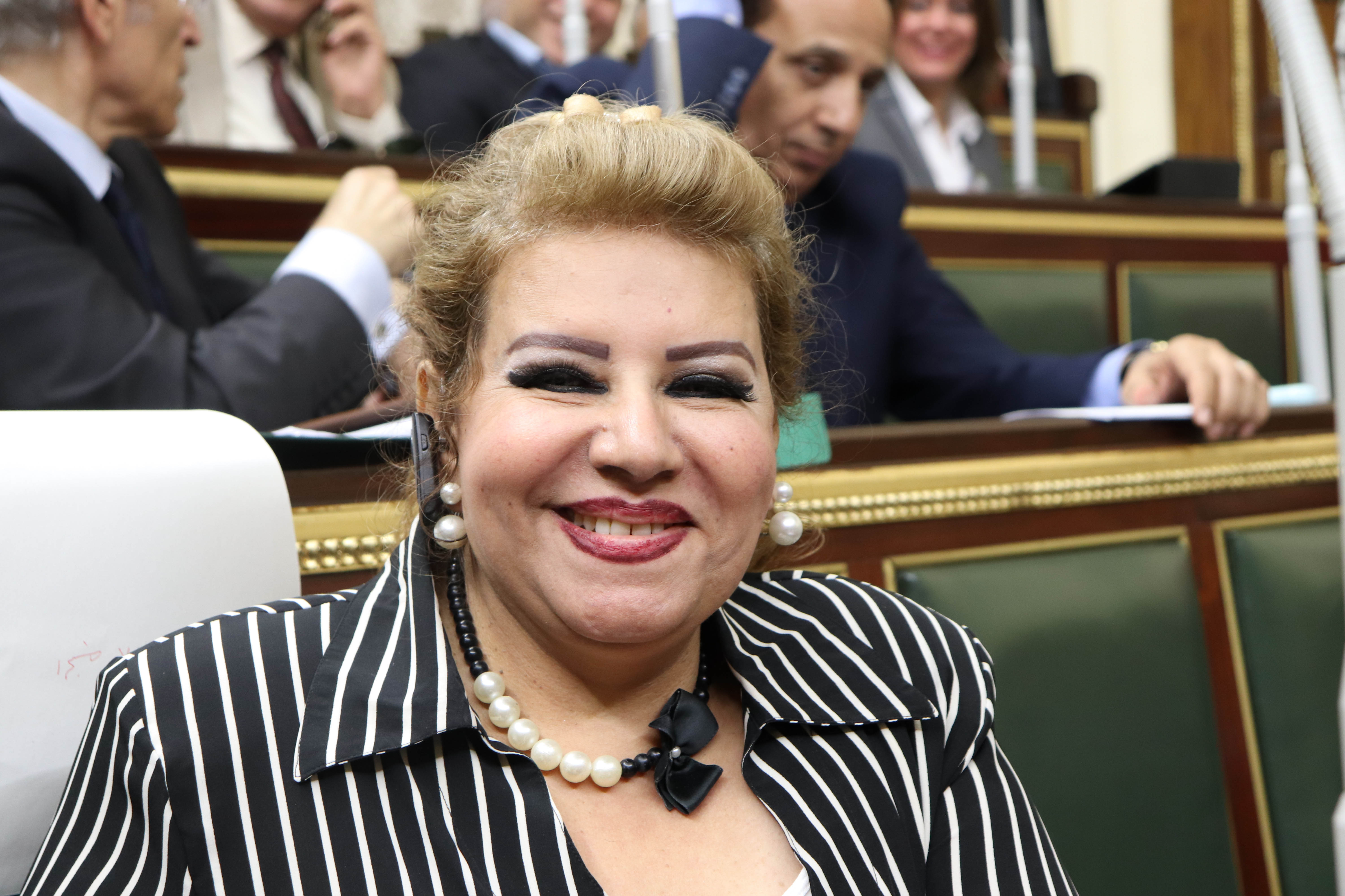 برلمانية تتقدم بطلب احاطة بشأن إضافة الكمامات على بطاقات التموين