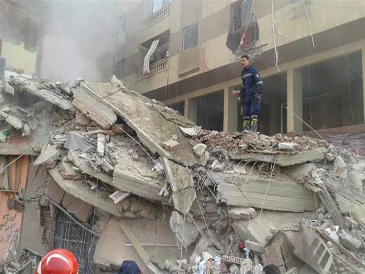 بالصور.. تفاصيل انهيار عقار سكني بإمبابة وسقوط ضحايا ومصابين