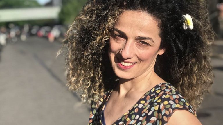 من هى " مسيح على نجاد" التى تحذر ايران السيدات من التواصل معها